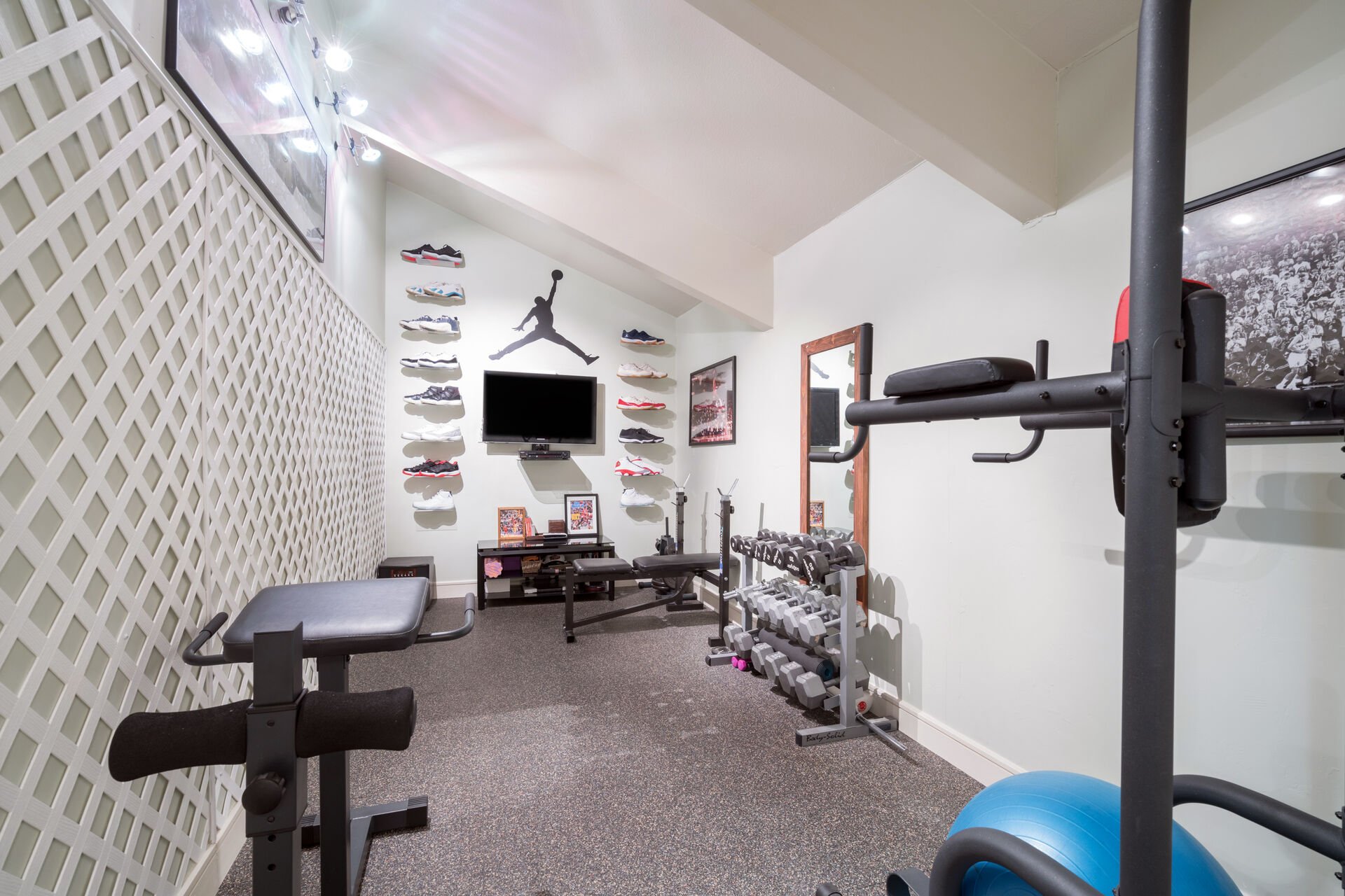 View our vacation rentals in Telluride with a fitness room