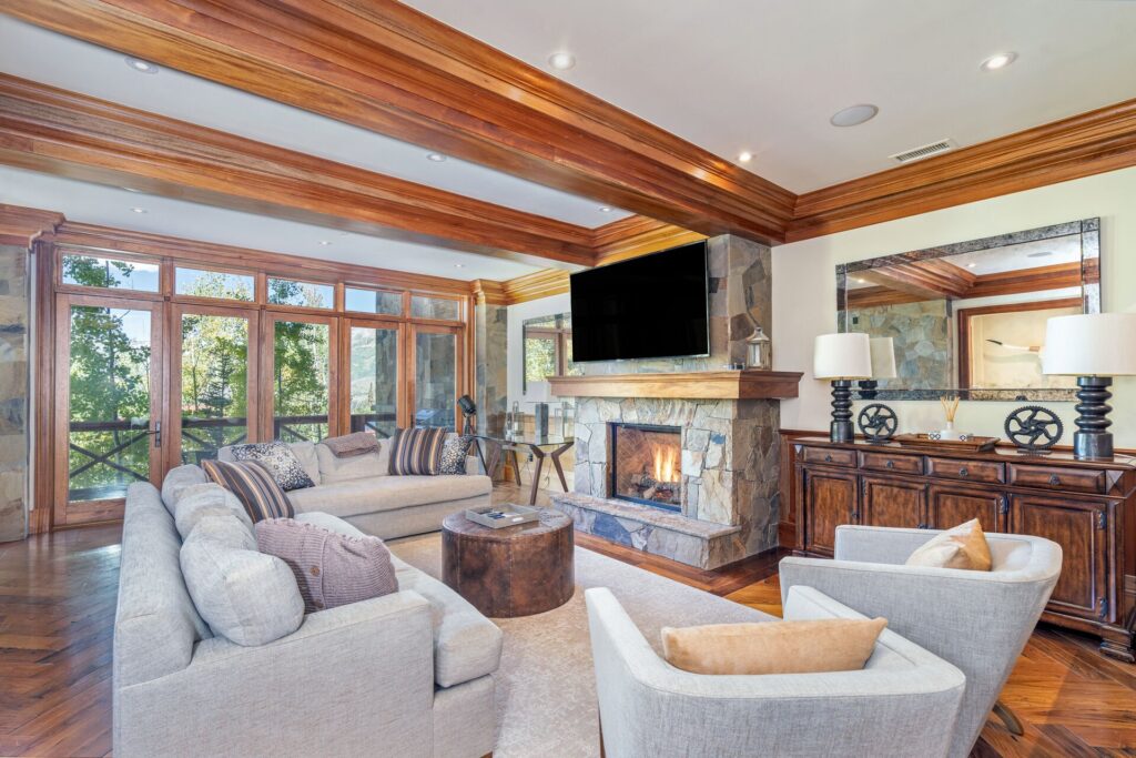 View our Telluride ski rentals with ski slope views