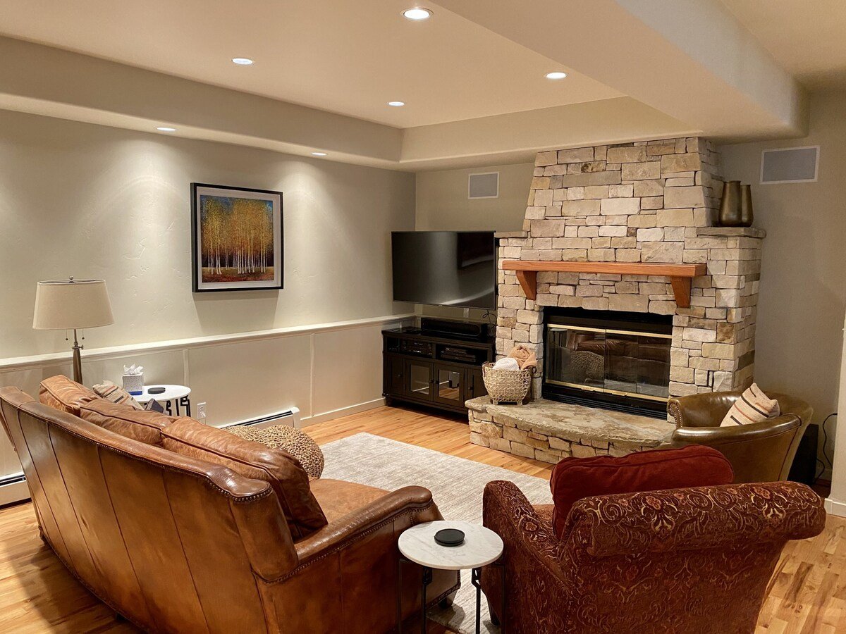 View our Colorado honeymoon cabins